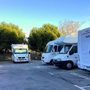 Área de Autocaravanas de Parque de la Paloma 3.jpeg